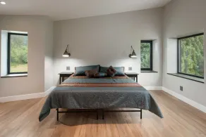 Beautiful Modern Retreat in the Woods - Image 4
