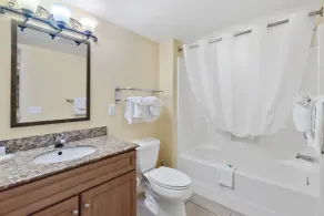 3BR- 10th floor- Lake & Golf View condo|Short walk to beach| Resort Access| - Image 5
