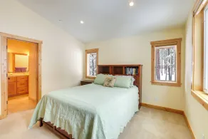 NY! Mountain Modern Truckee Home w / Deck & Views! - Image 5