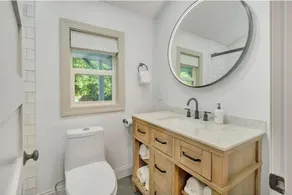 Charming bungalow with a hot tub, walking distance to downtown Nashville  - Image 4