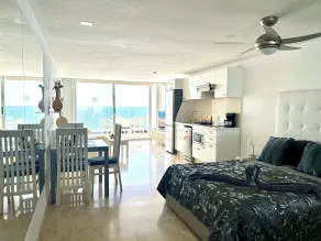 Apartment with stunning sea views at the beach - Image 4