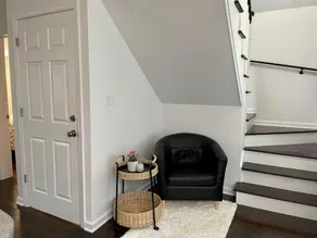 Large, modern 2 bedroom in the heart of Forest Park - Image 2