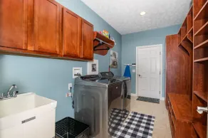 9287 Maxwells Crossing · New! Large home in Great suburban neighborhood. - Image 2