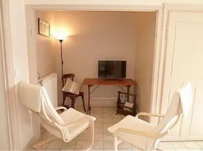 casa muito confortável em uma casa isolada, pequena vila tranquila. - Image 2