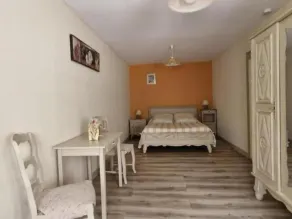 Charmantes Ferienwohnung auf ehemaligem Weingut mit Garten und Terrasse in La Tour-Saint-Gelin - Image 5