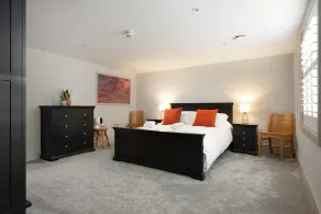 Period Henley 2 bed apt with parking for 1 car - Image 3