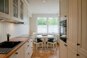 Geschmackvoll eingerichtete Ferienwohnung mit Hauscharakter über 4 Ebenen. - Image 3