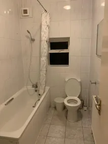 Lovely 3-Bed Apartment in London - Image 2