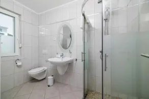 Villa with swimming pool and jacuzzi - Image 4