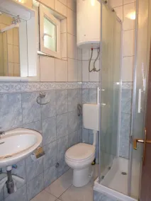3 bedroom villa, sea 5 minutes walk, private parking & garden, quiet location - Image 4