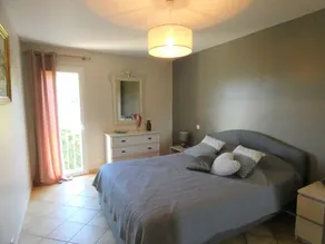 Beautiful apartment in quiet villa with swimming pool - Image 5
