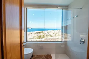 Reihenhaus mit privatem Pool vor dem Meer - Image 2
