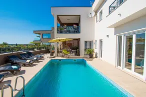 Modern Villa With Private Swimming Pool - Image 4