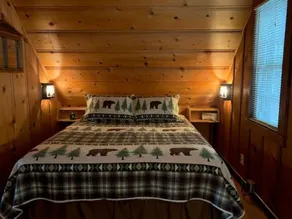 \"Naughty but Nice\" - Knotty-Pine Cabin i fyrretræerne - Image 4