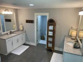 4 bedroom home with a touch of country close to UA - Image 2