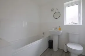 The Haven – Modern 4-Bed Home with Garden - Image 4