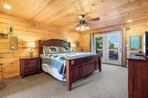 Luxury 2700 Sq Ft Log Cabin Private Hot Tub Game room Pool Table Best View - Image 1