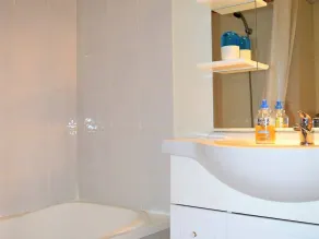 Spacious T4 apartment in Les Angles with parking - Image 3