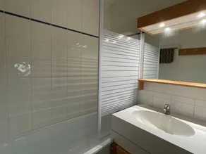 À 100m des pistes de ski, 3ème étage, vue station, balcon, casier à ski, 27m², Valmorel - Image 2