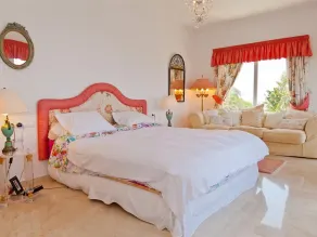 Belle villa familiale avec piscine à côté d la mer, En face de Nikki Beach, près d l'hôtel Don Carlo - Image 5