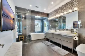 Lynoras Luxe Estate 3 bedroom 3 bath with Modern Design and Heated Pool - Image 4