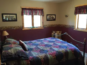 Beautiful Lake House with sunset views, foosball table, huge yard, private dock! - Image 5