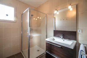 Luxurious villa with private swimming pool - Image 3