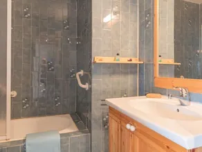 Appartement cosy pour 6 à Chantemerle, Serre-Chevalier. Balcon, parking, casier à ski, 2 étoiles. - Image 2