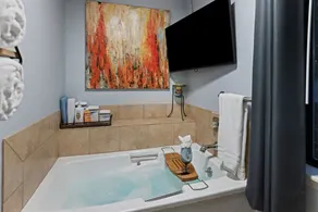 Lakefront Condo Lake Keowee • Resort Amenity • Modern Luxury Vibe • Dog Friendly - Image 4