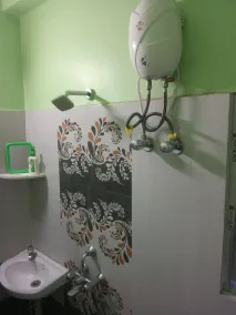 Comfortable home stay in a quiet neighborhood - Image 3