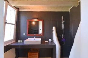Luxurious Family-Friendly Villa, with modern equipment, peaceful location. - Image 3