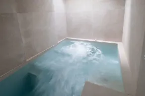 Luxuriöse Villa mit privatem Außen- und Innenschwimmbad - Image 2