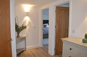 NEUES ANGEBOT Atemberaubendes neues Haus in Cornwall mit Meerblick, nur wenige Gehminuten vom Strand entfernt - Image 4