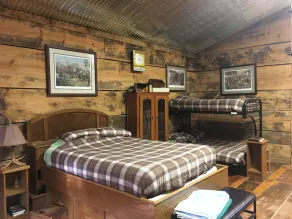 Rustic hunting cabin - Image 2