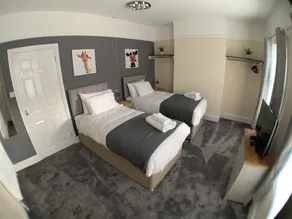 Whitworth Lodge. Sleeps 6 in 3 rooms netflix WIFI - Image 4