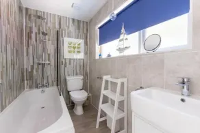 2 Bedrooms overlooking Little Petherick Creek - Image 2