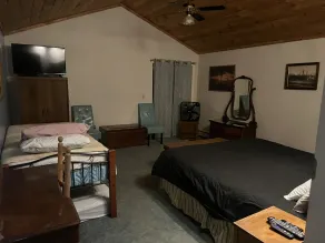 Awesome unique home right on the lake with huge yard, hot tub near Sunday river - Image 4