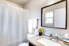 Modern A/C Home-close to Seattle,Boeing,Snohomish Weddings.Large yard w/ firepit - Image 3