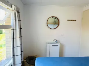 Belle bungalow avec grand jardin sur la plage et la ville - Image 3