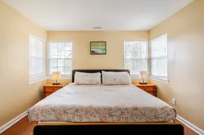 Modern 4-bedroom house, TV in bedroom,big fence yard, Pet stay free,Lighted yard - Image 3