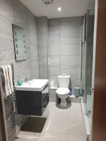 Large Modern 2 Bed apartment in Newcastle - Image 2