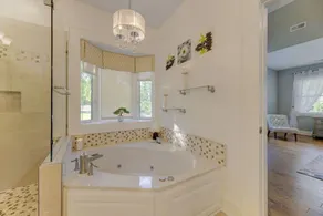 Majestic Lake Murray Retreat - Image 5