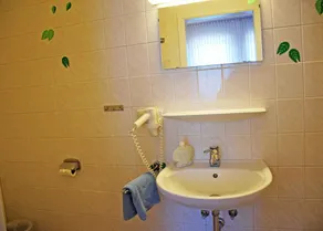 10 Dobbeltværelse B (H) - Det lille hotel og lejligheder på Mönchgut! - Image 3