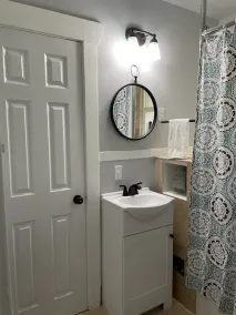 Centrally located, recently updated 2 BR + bonus space cozy craftsman in Tacoma - Image 3
