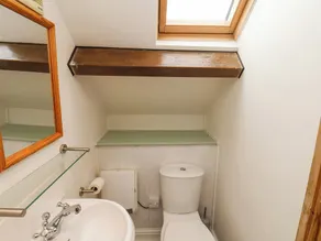Corner Cottage - Image 5