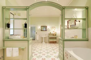 Villa storica sulle colline toscane con piscina privata - Image 5
