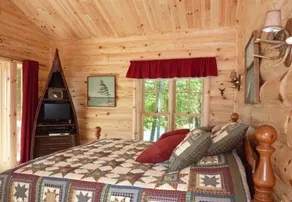 Lusso Log Escape - Mckellar, Ontario, Canada - Image 4