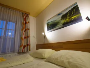 Dreibettzimmer Nr. 119, Dusche, WC - Gästehaus Leypold - Image 5