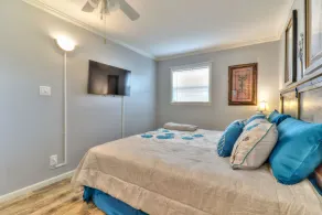 Beautiful 4 bedroom 2 full bathroom close to everything! - Image 5