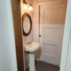 Southern cabin, bunkhouse, pet friendly close to town yet completely secluded! - Image 3